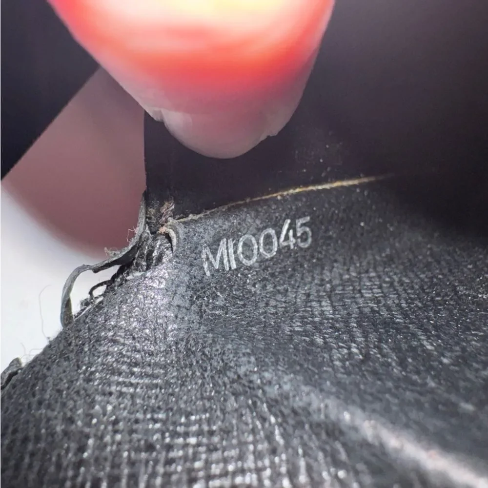 LV Louis Vuitton Black Epi Leather Bifold Wallet Bilfold Multiple Wallet MI0045